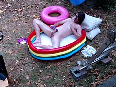 Bikini, Hardcore, Masturbation, Im freien, Transfrau, Titten, Spielzeuge, Vibrator