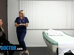 Sucer une bite, Éjaculer dans la bouche, Médecin, Femelle, Hard, Mamelons, Bureau, Chatte