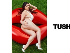 Gros cul, Grosse bite, Gros seins, Sucer une bite, Brunette brune, Plantureuse, En levrette, Double pénétration