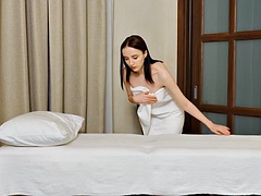 Tussi, Grosse titten, Braunhaarige, Paar, Massage, Russisch, Titten, Jungfrau