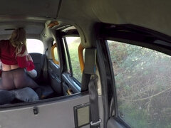 In den arsch, Blondine, Blasen, Britisch, Auto, Aufs gesicht abspritzen, Handjob, Hintern versohlen