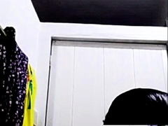 Bruinharig, Indisch, Masturbatie, Moeder die ik wil neuken, Naakt, Softcore pornografie, Alleen, Webcamera