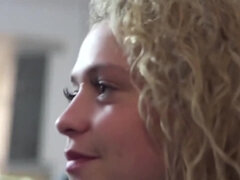 Casting Leila horny curly hair blonde