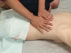 Enthousiasteling, Huisgemaakt, Masseren, Natuurlijke tieten, Olie, Orgasme, Klein, Tieten likken