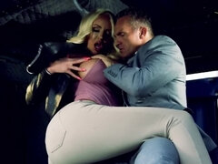 Gros cul, Blonde, Sucer une bite, Bus, Branlette thaïlandaise, De plein air, Fessée, Gicler
