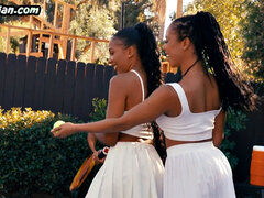 18, ビキニ, 黒人, 黒人, 指いじり, キス, ピアス, ティーン