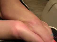 Amateur, Salle de bains, Blonde, Masturbation, Pov, Rasée, Dénudage, Nénés