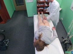Lécher le cul, Éjaculation interne, Médecin, En levrette, Infirmière, Bureau, Pov, Voyeur