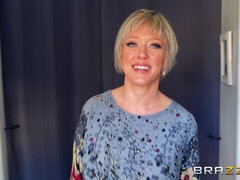 Grosser arsch, Blondine, Dildo, Fingern, Klaffend, Masturbation, Rasiert, Solo