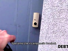 Debt4k. una giovane ragazza disoccupata è pronta a scopare per i suoi vestiti nuovi