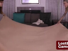 Bruinharig, Lesbisch, Orgasme, Kut duiken, Strippen, Strippen, Tiener, Tieten likken