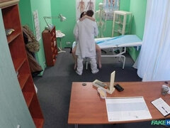 Amateur, Cul, Lécher le cul, Médecin, Doigter, Infirmière, Bureau, Chatte