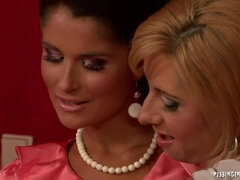 Kont, Grote kont, Grote mammen, Fetisj, Lesbisch, Moeder die ik wil neuken, Kut duiken, Tieten likken