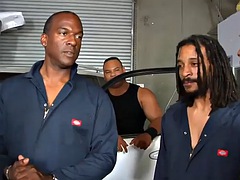 Morena, Corridas, Doble penetracion, Grupo, Interracial, Pequeña, Tetas