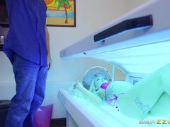 Blondine, Schwanz, Absätze, Natürlichen titten, Piercing, Muschi, Tanga, Titten