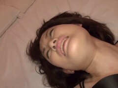 アジア人, フェラチオ, 中出し, 指いじり, 手コキする, 日本人, なめる, 母