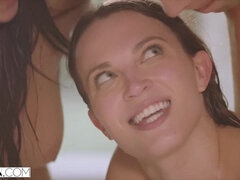 Gros cul, Sucer une bite, Brunette brune, En levrette, Massage, Seins naturels, Actrice du porno, Plan cul à trois