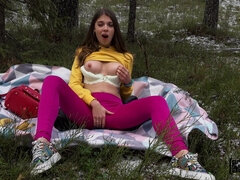 Bruinharig, Ondergoed, Masturbatie, Natuurlijke tieten, Buiten, Slipje, Kut duiken, Tiener