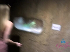In den arsch, Grosser arsch, Blondine, Fussjob, Freundin, Handjob, Orgasmus, Zierlich