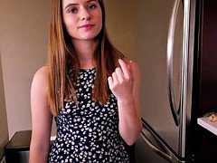 Baby sitter, Gros cul, Sucer une bite, Brunette brune, Tir de sperme, Pov, Adolescente