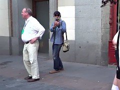 Grosse titten, Vollbusig, Öffentlich