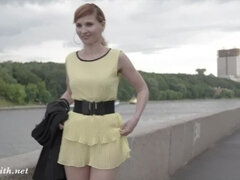 Gros cul, Exhib, Hd, Talons, Nue  à poil, Public, Rousse roux, Sous la jupe