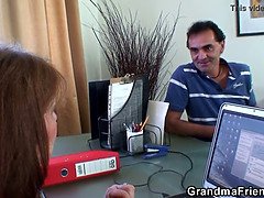 お尻, 茶髪の, エロ熟女, お婆さん, 手コキする, オマンコ, ティーン, 三人