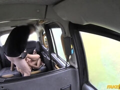 Aus dem arsch in den mund, Blasen, Auto, Aufs gesicht abspritzen, Fingern, Handjob, Pov, Muschi