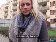 En levrette, Faciale, Branlette thaïlandaise, De plein air, Pov, Public, Avaler, Mouillée