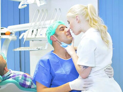 Blondine, Blasen, Arzt, Handschuhe, Krankenschwester, Muschi, Titten, Uniform