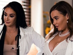 Bruinharig, Vingeren, Lesbisch, Ondergoed, Masturbatie, Kut duiken, Geschoren, Mager