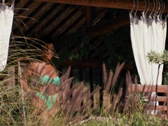 Tetas grandes, Tetona, Ébano, Masturbación, Tetas naturales, Al aire libre, Solo, Tetas