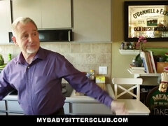 Kinderoppas, Blond, Sperma shot, Hondjeshouding, Sperma in gezicht, Hd, Schreeuwen, Geschoren