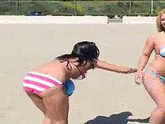 Lesbian-orgy, beach, bikini