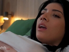 Tetas grandes, Morena, Penetracion con dedos, Primera ves, Hd, Inocente, Latina, Lamidas