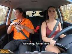 Gros seins, Sucer une bite, Brunette brune, Voiture, Tir de sperme, Hd, Seins naturels, Public