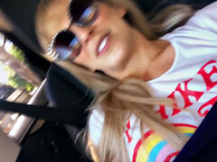 В машине, Пальцем, Очки, Мастурбация, Милф, Киски