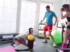 69 negenenzestig, Lieveling, Tsjechisch, Europees, Natuurlijke tieten, Realiteit, Spuiten, Tatoeage