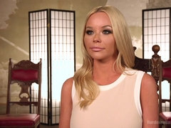 Grote mammen, Blond, Rondborstig, Vingeren, Flashing, Groepseks, Zoenen, Kut duiken