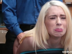 Grote lul, Blond, Pijpbeurt, Diep in de keel, Kantoor, Kut duiken, Mager, Tiener