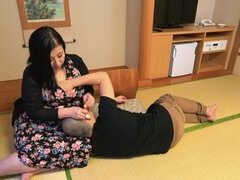 ぽっちゃり, デカ尻, デカパイ, フェラチオ, ズームショット, 日本人, 熟年, 母