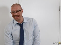 Grosse titten, Blondine, Vollbusig, Lesbisch, Lecken, Büro, Muschi, Spielzeuge