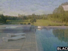 Verga grande, Mamada, Sexo duro, Interracial, Tetas naturales, Pene, Piscina, Público