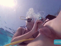 Sucer une bite, Femelle, Branlette thaïlandaise, Hard, Hd, De plein air, Piscine, Public