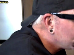 Bearded gloryhole DILF gives