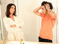 Culo grande, Verga grande, Tetas grandes, Mamada, Morena, Estilo perrito, Sexo duro, Madres para coger