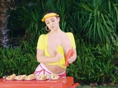 Kont, Reusachtig, Masturbatie, Buiten, Kut duiken, Alleen, Tatoeage, Tieten likken