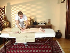 Noire, Sucer une bite, Brunette brune, Gorge profonde, Branlette thaïlandaise, Massage