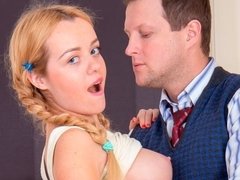 Gros cul, Gros seins, Blonde, Sucer une bite, En levrette, Branlette thaïlandaise, Adolescente, Épouse