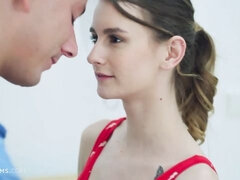 Blondine, Blasen, Hundestellung, Kleid, Fingern, Küssen, Tätowierung, Jungendliche (18+)